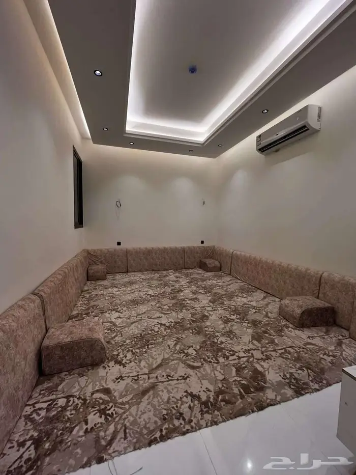 شقه 4 غرف مؤثثة في مجمع سكني 15