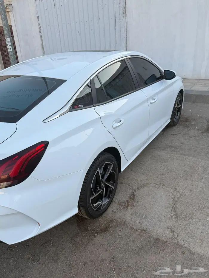 MG GT نص فل 8