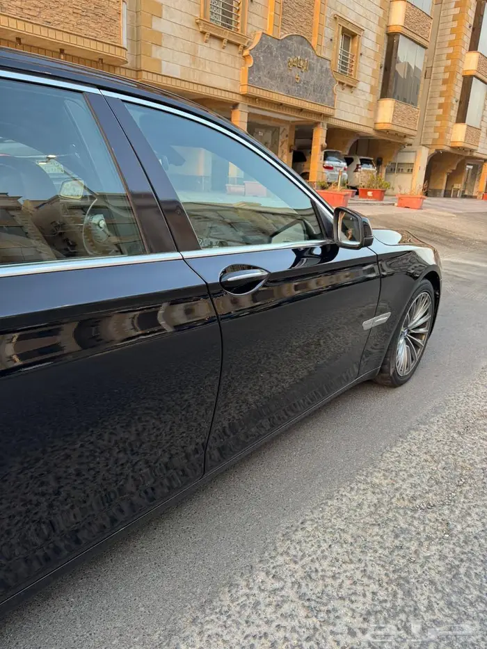 بي ام 730 Li موديل 2010 6 سلندر تنفس طبيعي الممشى 390 km 14