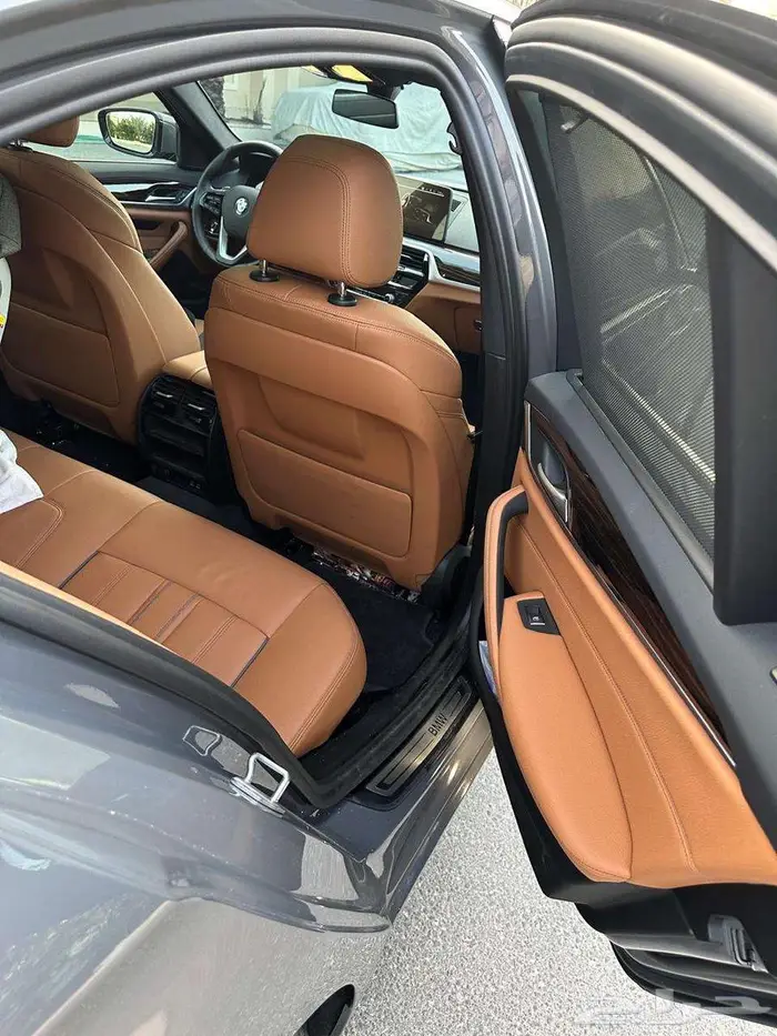 بي ام دبليو 2023 520i الناغي 3