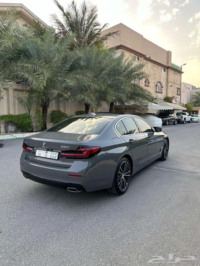 بي ام دبليو 2023 520i الناغي 12
