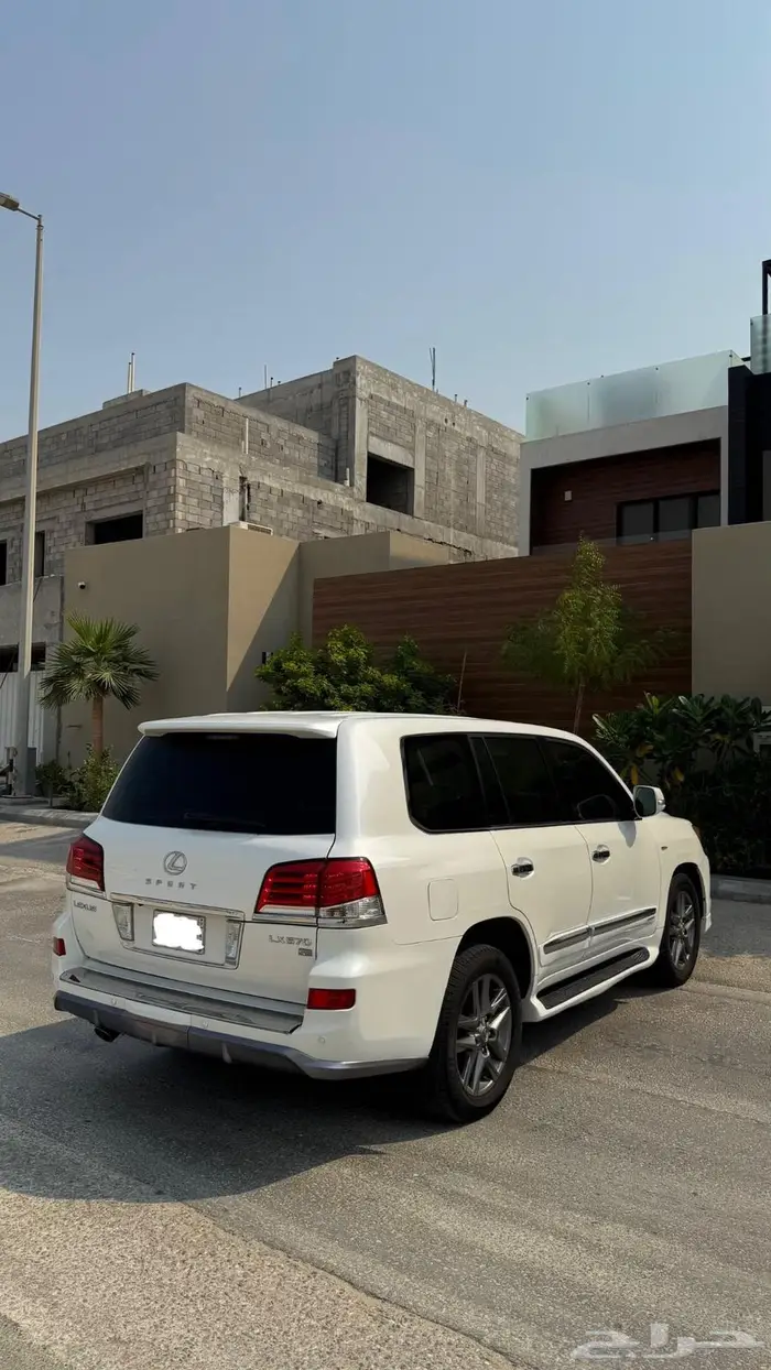 للبيع لكزس LX 570 عبداللطيف جميل 4