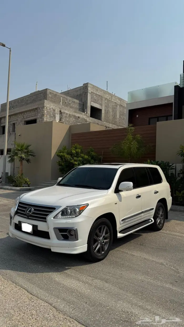 للبيع لكزس LX 570 عبداللطيف جميل 3