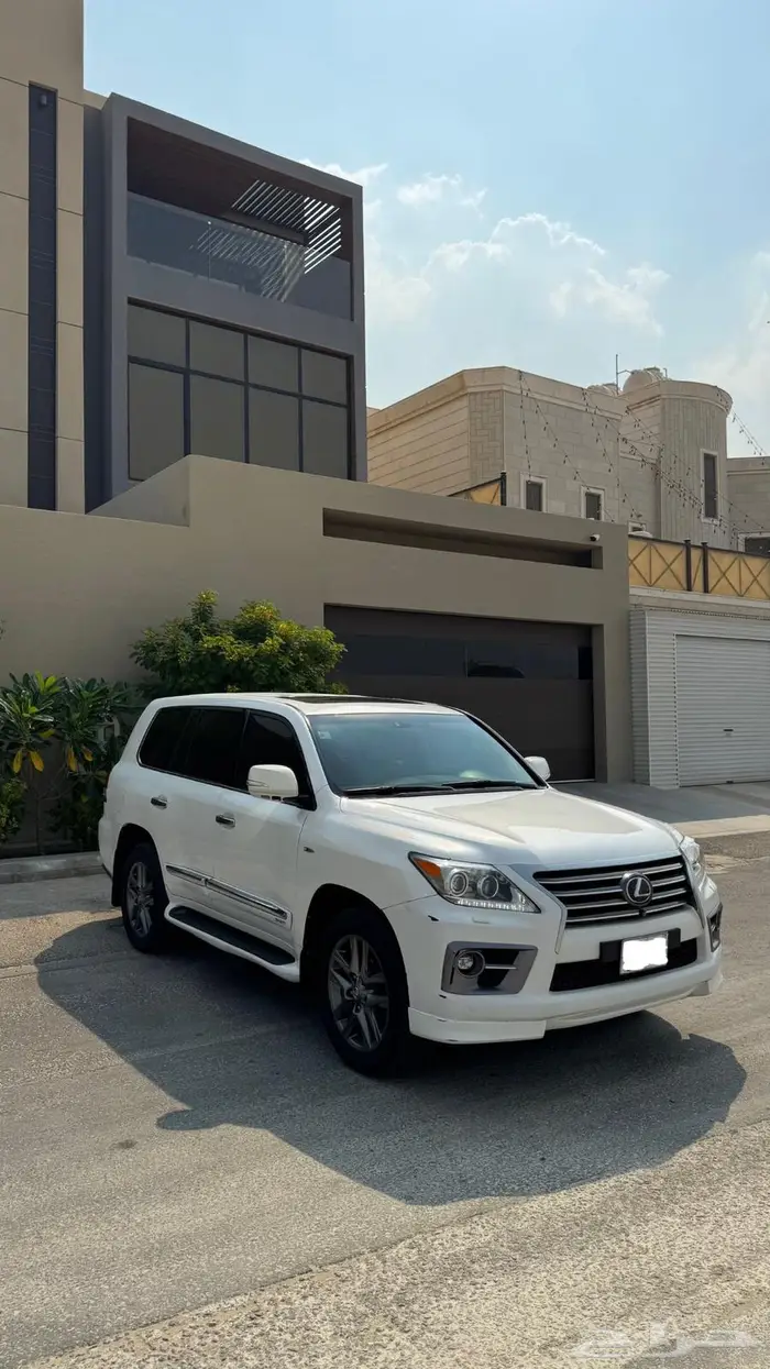 للبيع لكزس LX 570 عبداللطيف جميل 0
