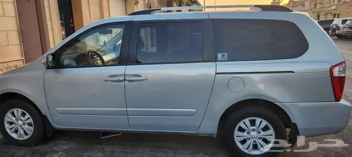 سيارة كيا كرنفال 2014 بحالة ممتازة (المالك الأول)-الرياض 6
