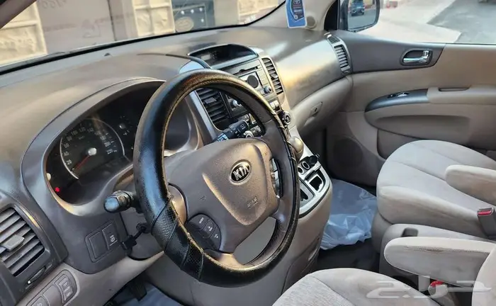 سيارة كيا كرنفال 2014 بحالة ممتازة (المالك الأول)-الرياض 4