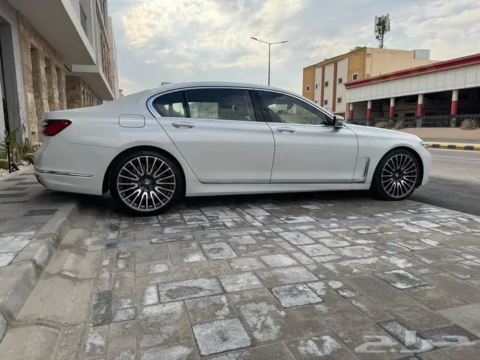 بي ام دبليو 750 قمة في النظافة 2020 7