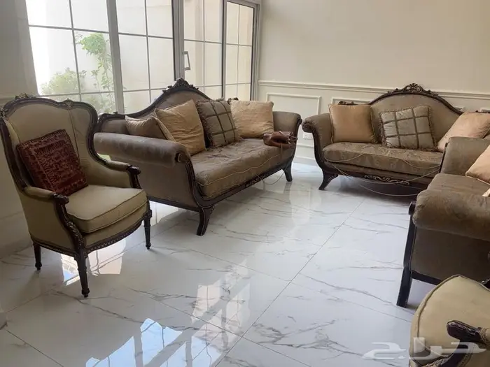 طقم كنب كلاسيكي مستعمل للبيع 0