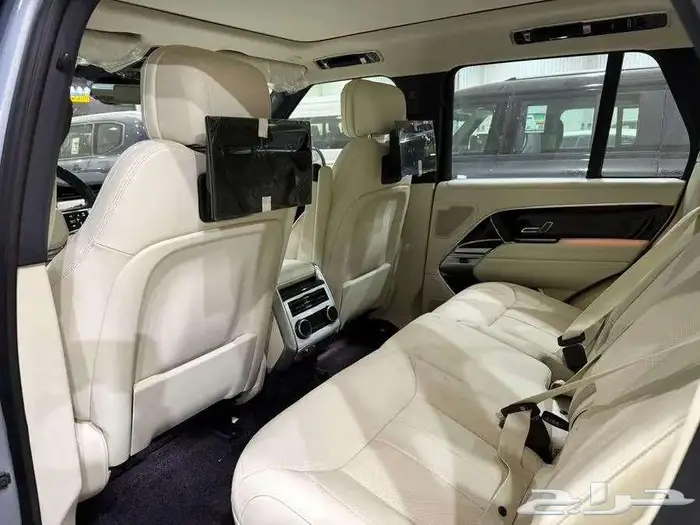 رنج روفر HSE V8 موديل 2025 - داخلي أوف وايت - 7