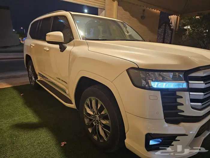 لاندكروزر رقم L4 موديل 2024 مستخدم اول 1