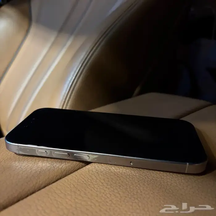 ايفون 16 برو تيتانيوم 256GB  نظيف جدا 3