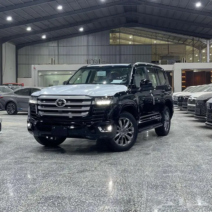 تويوتا لاندكروزر GXR - L4 بنزين 2025 1