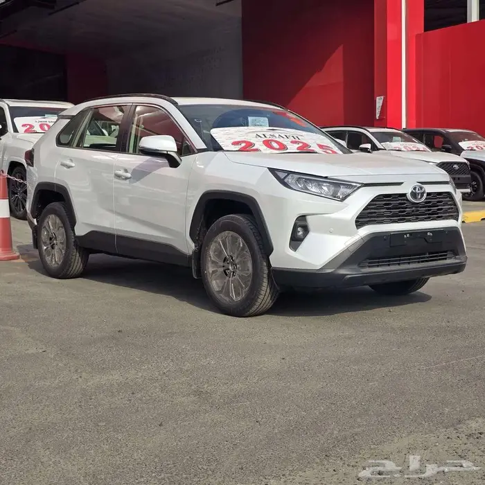 تويوتا راف فور XLE بنزين نص فل 4X4 موديل 2025 2