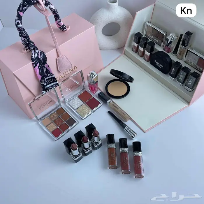 مكياج وبوكسات ومجموعات مكياج متنوعه 23
