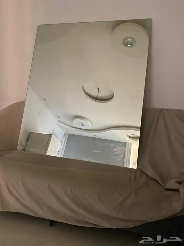 غاز سطحي شغال. مرايا كبيره له مسكات تتعلق في الجدار ب200ريال 3