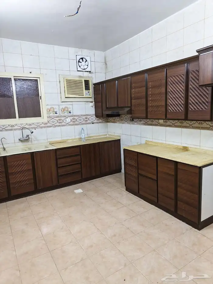 شقة للإيجار في بطحاء قريش 8