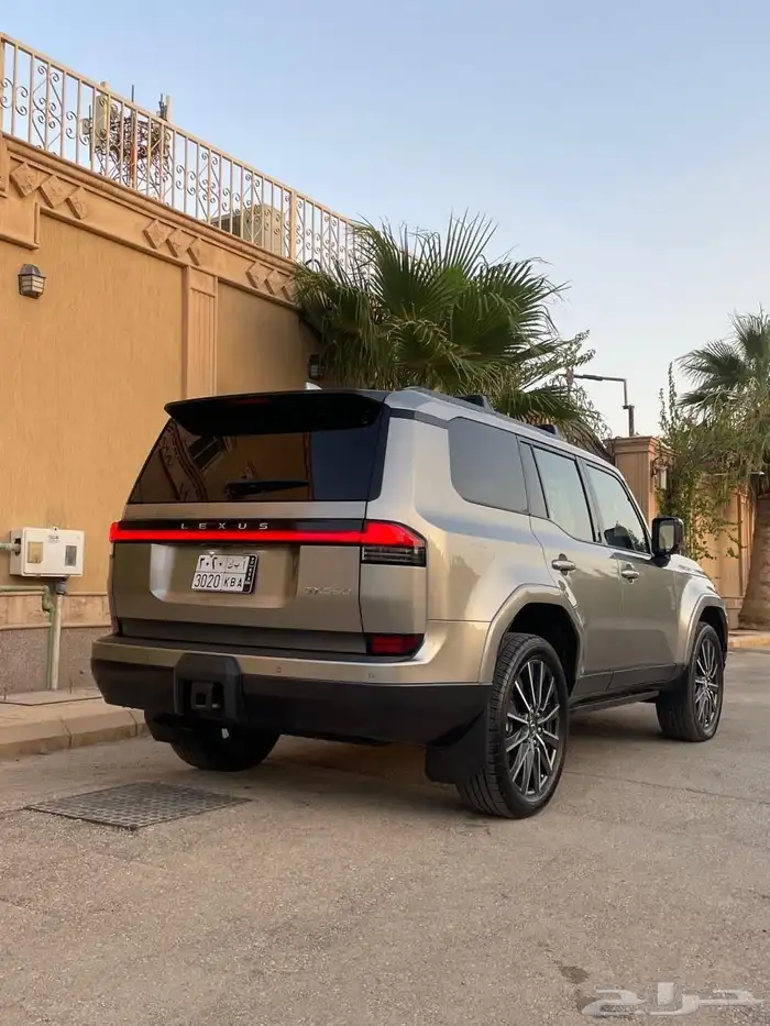 لكزس GX 550 فل كامل 2024 ( بحالة الوكالة ) 20