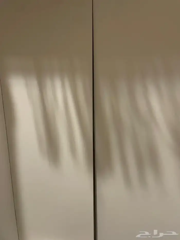 دولاب و مكتب من ايكيا مستعمل نظيف للبيع 2
