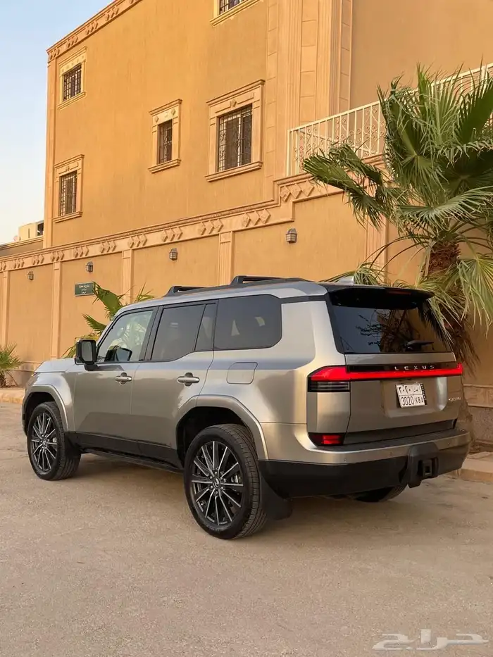 لكزس GX 550 فل كامل 2024 ( بحالة الوكالة ) 2