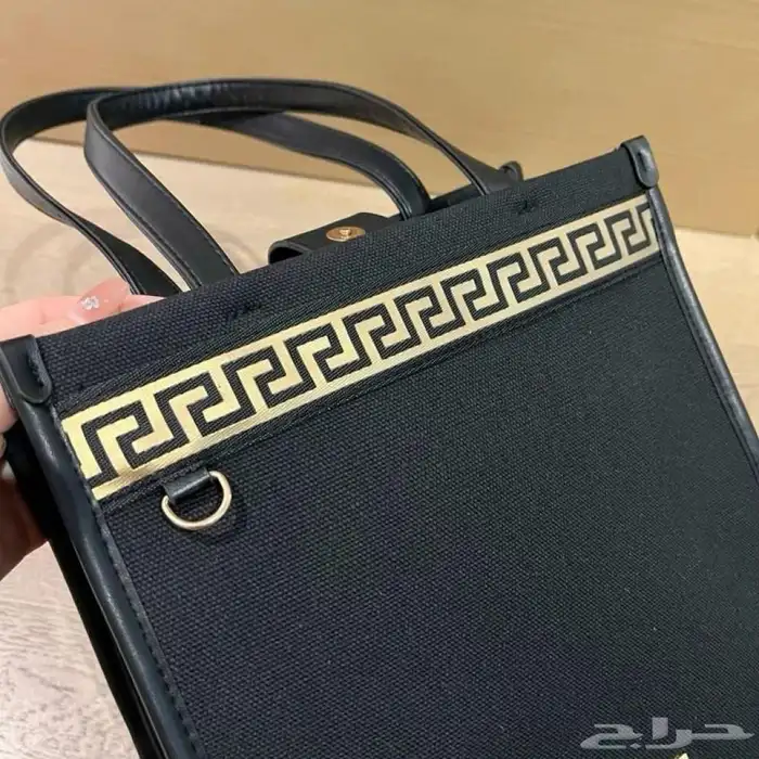 شنطة نسائيه كتف اصليه فرزاتشي 25 في 25 عمق 12 سم 2