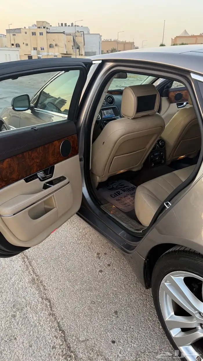 جاكور XJL 2011 12