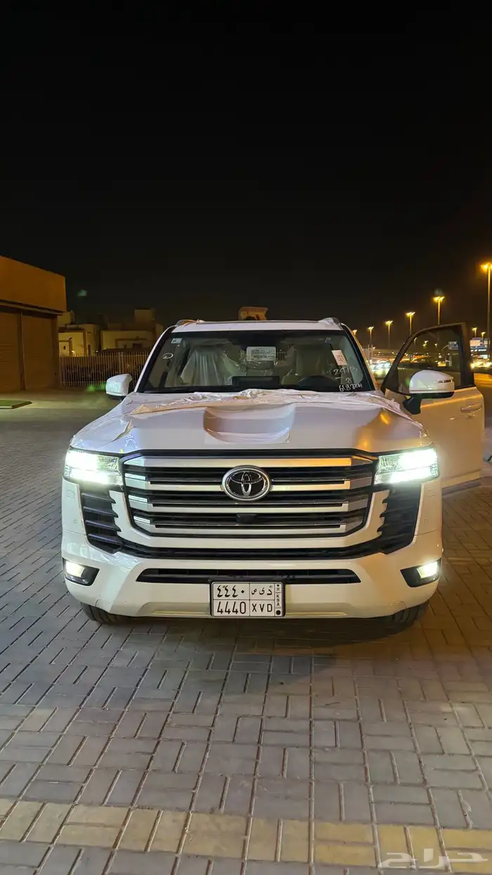 لاندكروزر مخرن فل كامل ممشى 1000 كم فقط 2022 1