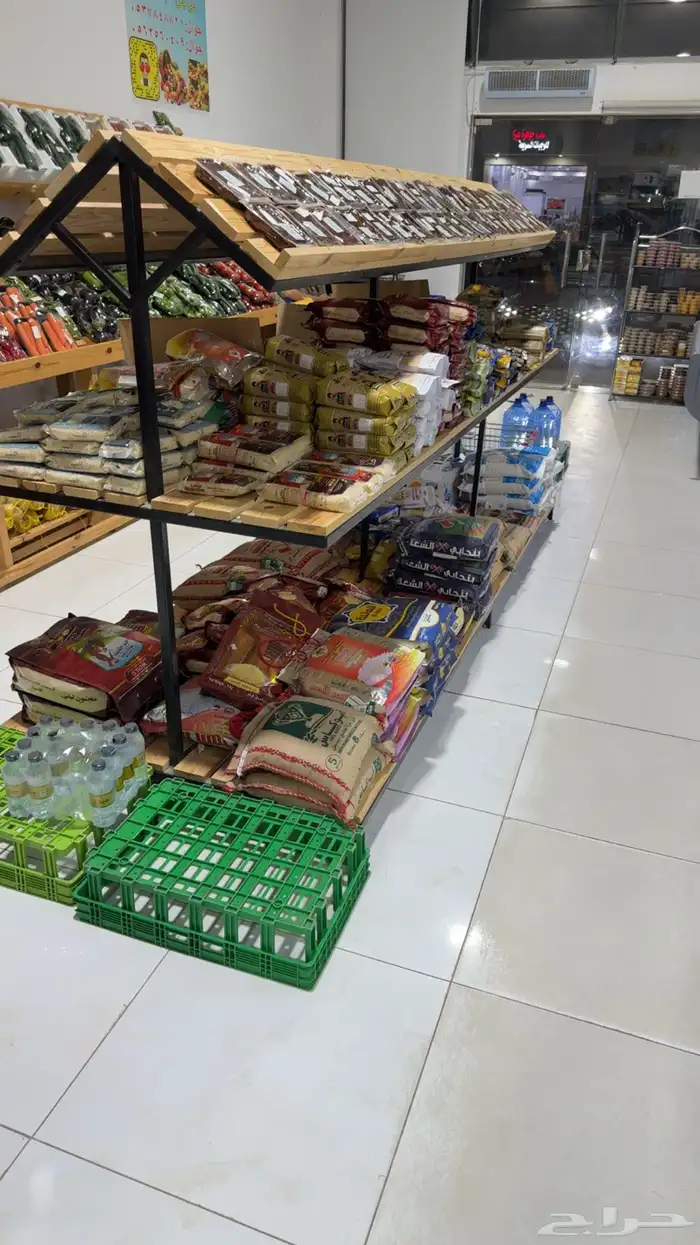 محل خضار وفواكه ومواد غذائية للبيع 2