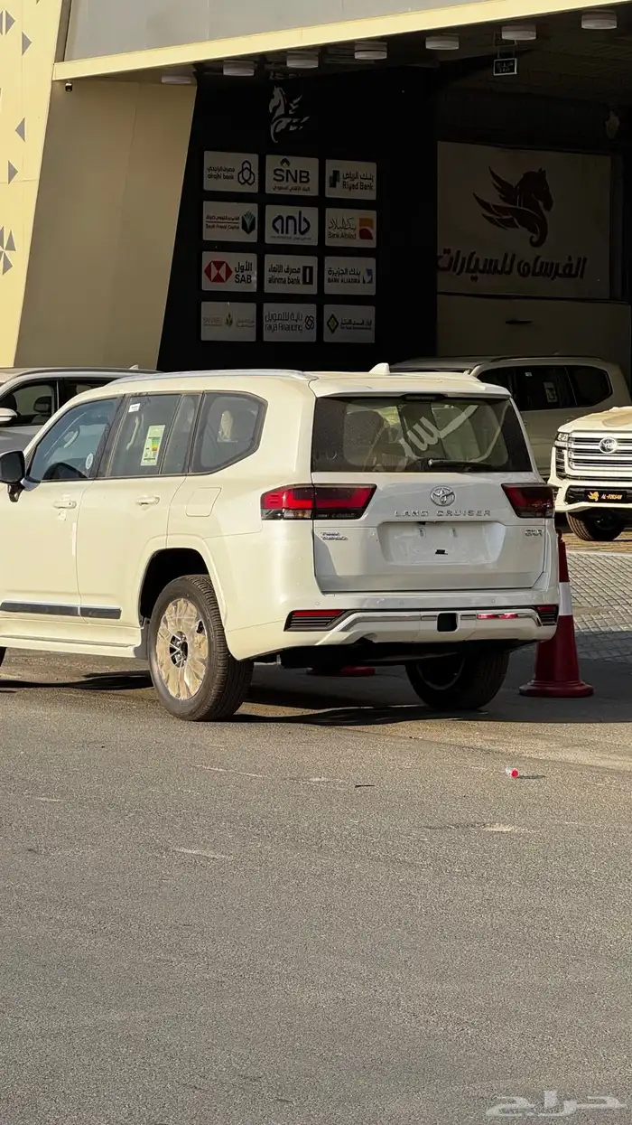 تويوتا لاندكروزر GXR L4 رادار 2025 سعودي - 325.500 3