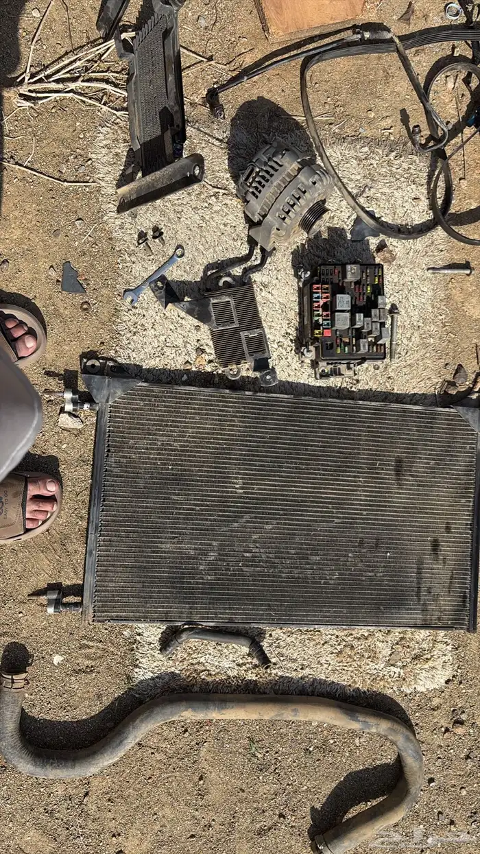 قطع غيار همر H2 موديل 2003 17