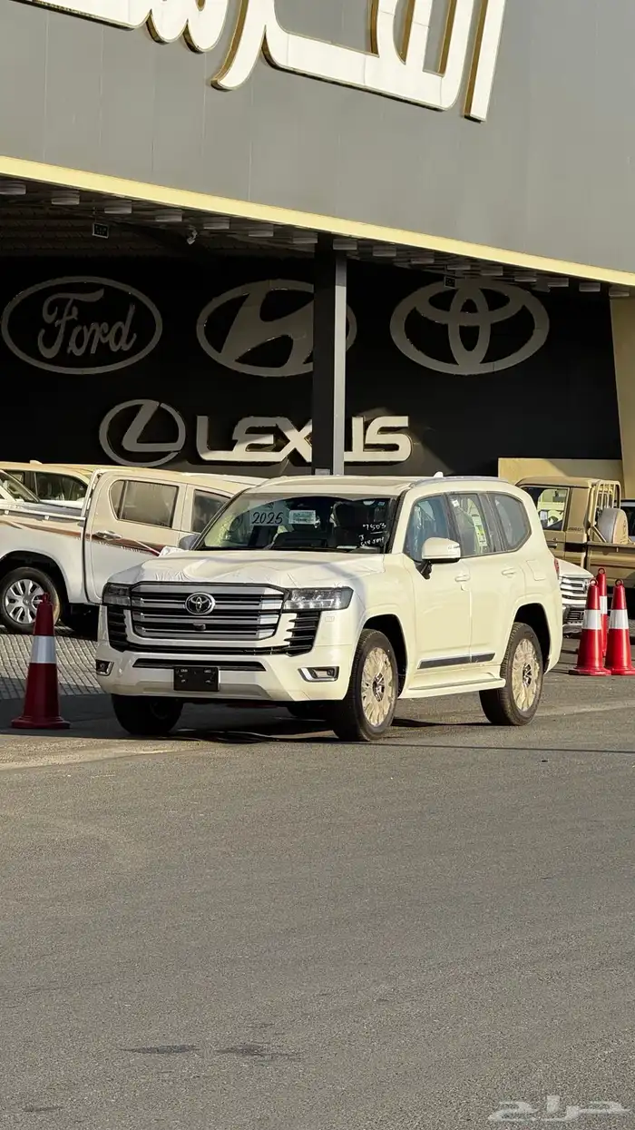 تويوتا لاندكروزر GXR L4 رادار 2025 سعودي - 325.500 1