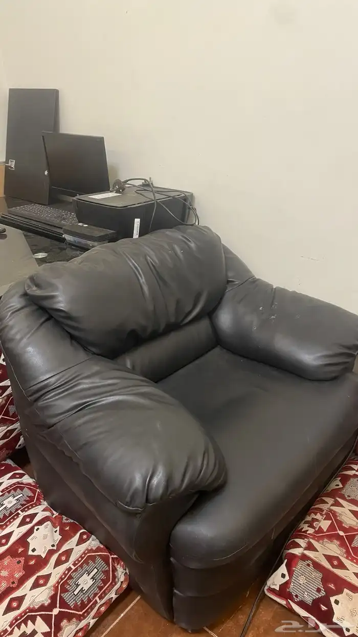 مكتب مع الطاولة والدولاب وكنب 4نفر 2