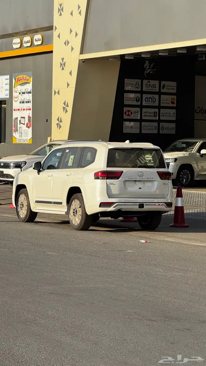 تويوتا لاندكروزر GXR L4 رادار 2025 سعودي - 325.500 4