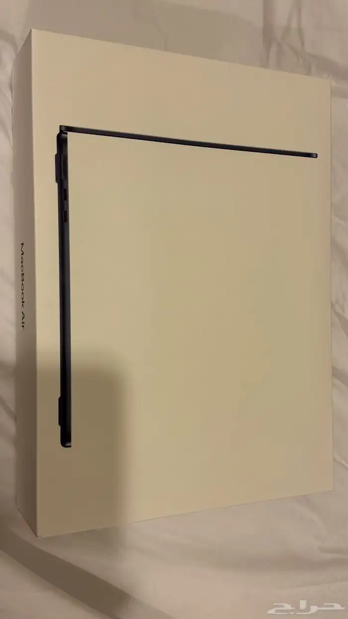 ماك بوك اير 512 قيقا استخدام 3 اشهر متقاطعه اللون كحلي 0