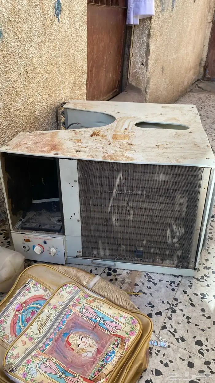 ثلاجة الصغيره 110والكبيره 220 والمكيف يبغى له فريون فقط 8