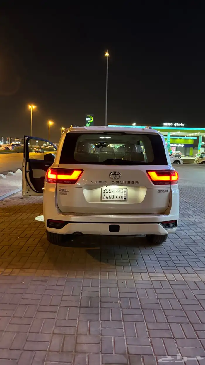 لاندكروزر مخرن فل كامل ممشى 1000 كم فقط 2022 2