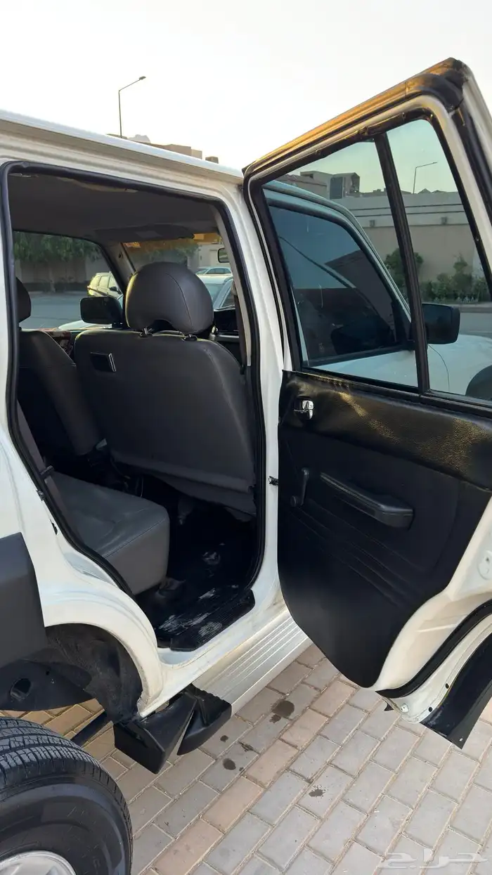 نيسان سفاري 2005 فئة s 20