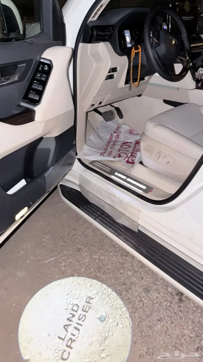 لاندكروزر مخرن فل كامل ممشى 1000 كم فقط 2022 13