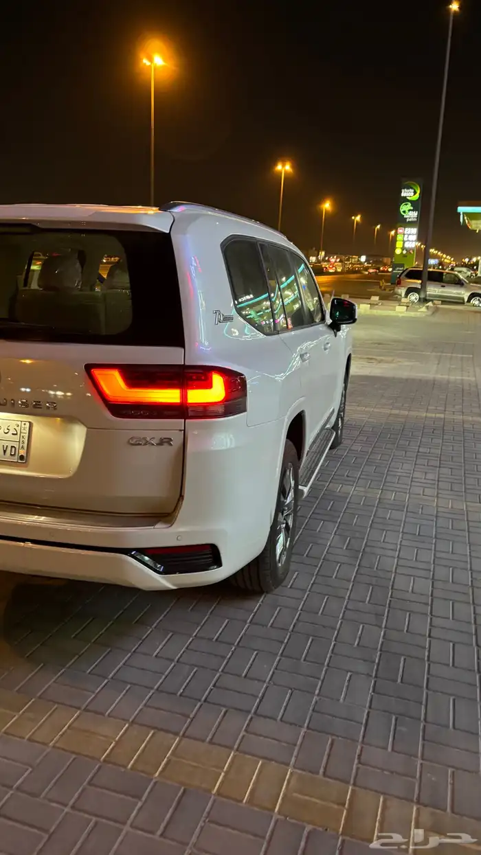 لاندكروزر مخرن فل كامل ممشى 1000 كم فقط 2022 7