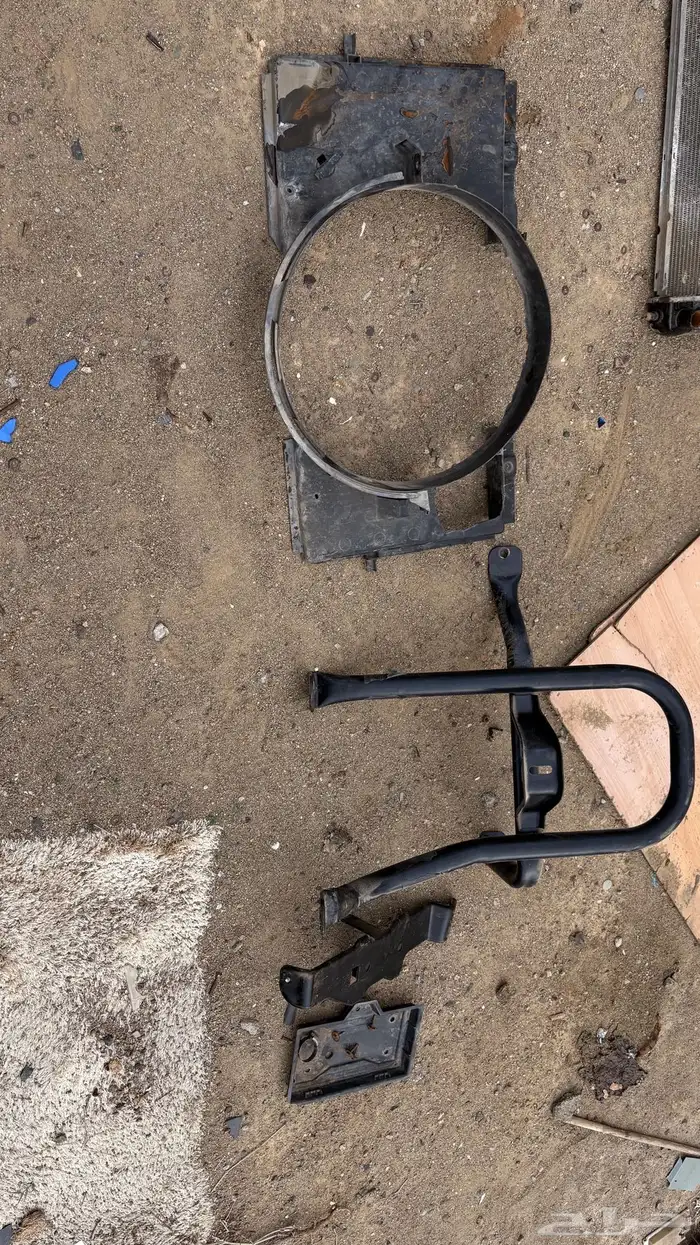 قطع غيار همر H2 موديل 2003 18