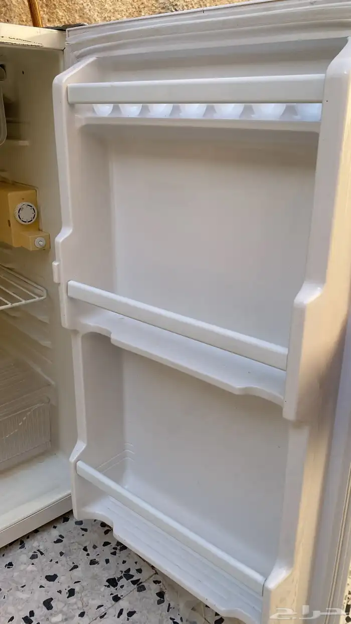 ثلاجة الصغيره 110والكبيره 220 والمكيف يبغى له فريون فقط 7