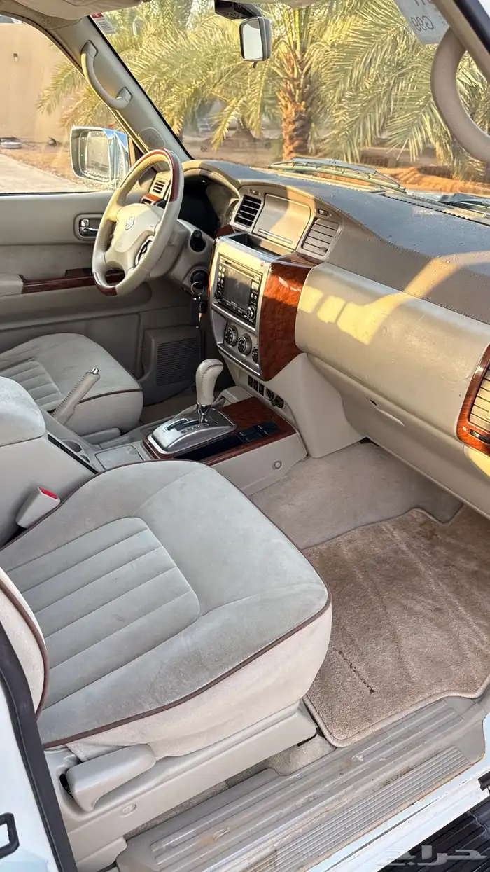 فتك باترول سفاري 2009 لؤلؤي داخلي بيج 32