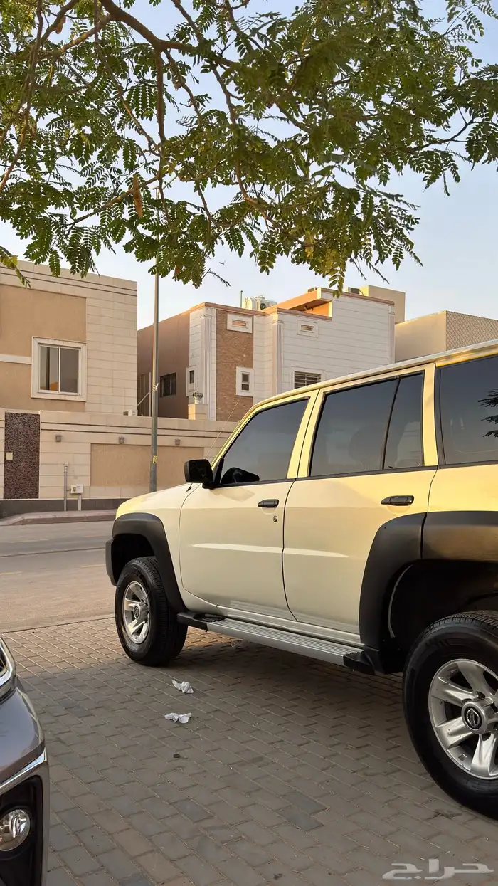 نيسان سفاري 2005 فئة s 8
