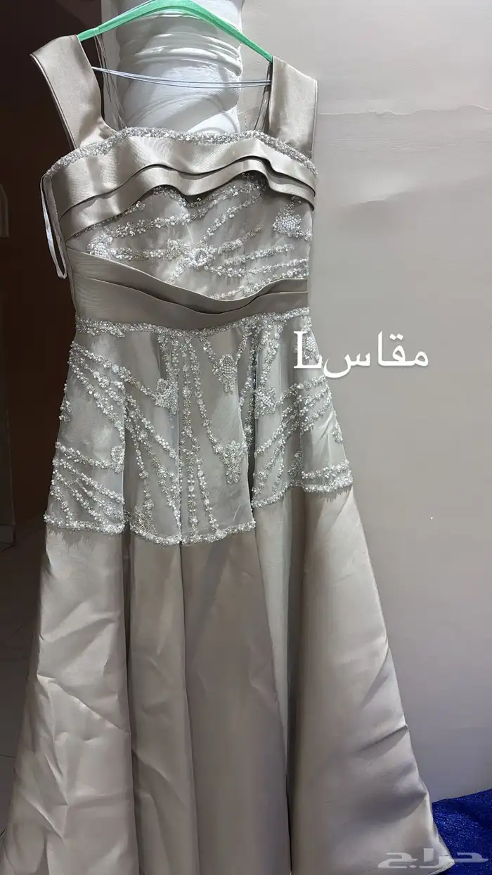 فساتين L نظيفات ومافيهم عيوب ابدا  البس 3 ساعات 0
