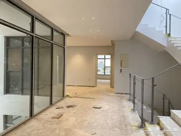 معلم صبغ بويه جدران وابواب منزل 6