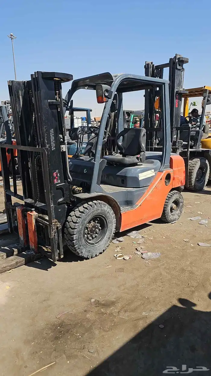 رافعات شوكيه للايجار وجميع المعدات بجميع الاحجام 6