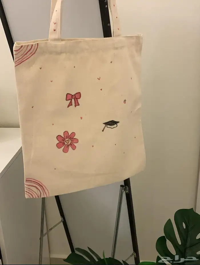 شنطة توت باق برسم يدوي والرسم حسب الطلب للطلب واتس 1