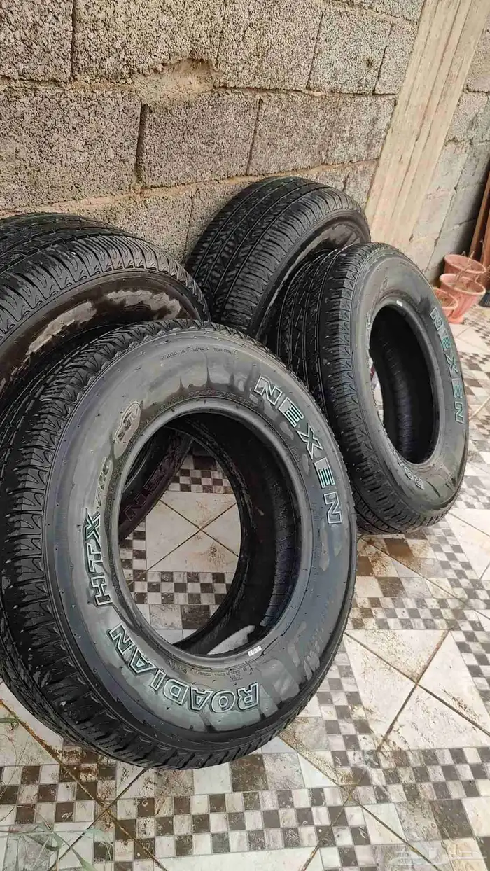 للبيع كفرات مستعمل للفورد وللجيوب مقاس الجنطو 17 4