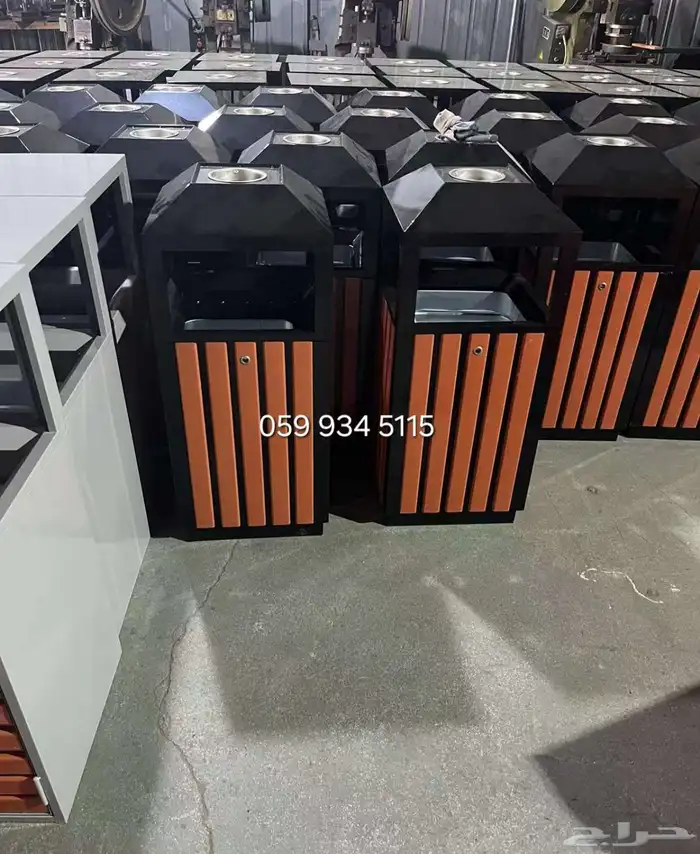 سلات مهملات مدرسة ملعب بادل حدائق كلية مشفى مول مقهى مطعم 10