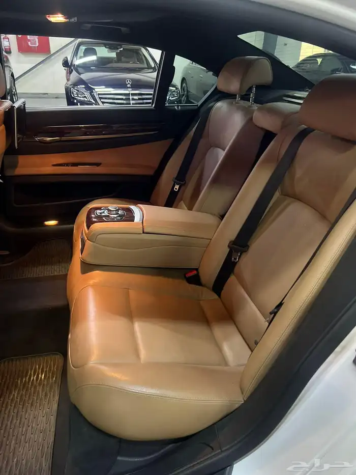 بي ام دبليو 740Li 8