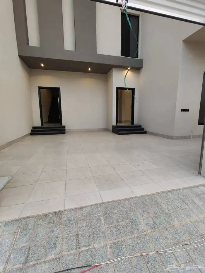 للبيع بحي الضيافه فيلا دورين وملحق مع حوش واسع تشطيب vip 2